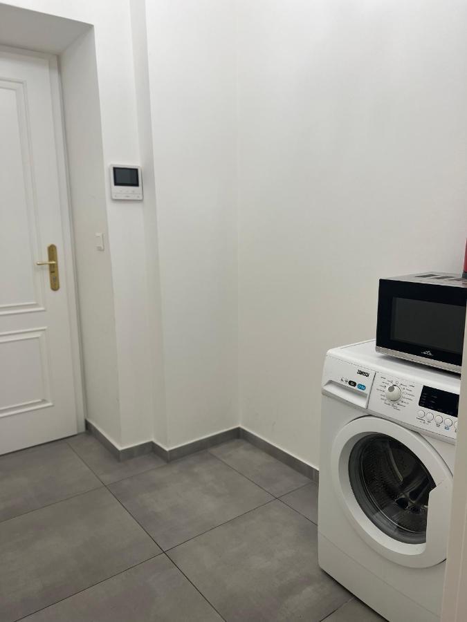Angeloroma Deluxe Apartment Прага Экстерьер фото